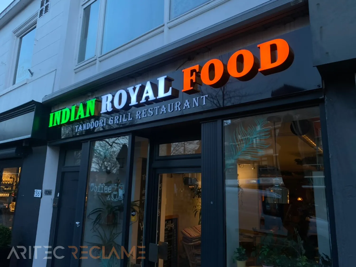 Gevelreclame montage door Aritec Reclame